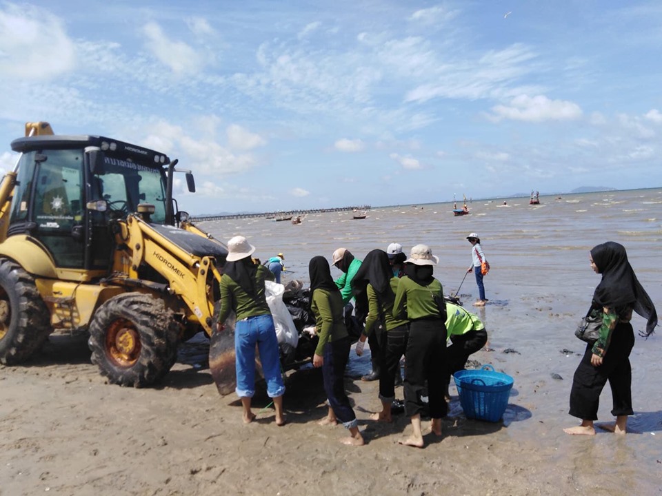 โครงการลดโลกเลอะ ณ ชายหาดบางแสน